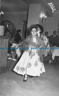 R162668 Old Postcard. Dancing Girl - Monde