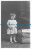 R164320 Old Postcard. Little Girl - World