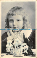 R164328 Old Postcard. Child - Monde