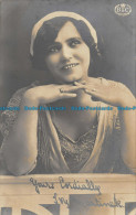 R164345 Old Postcard. Woman - Monde