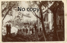 PHOTO SUR CARTE POSTALE FRANCAISE - BOMBARDEMENT DE LA GARE DU NORD PAR ZEPPELIN A PARIS - GUERRE 1914 1918 - Guerre 1914-18