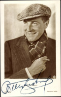 CPA Schauspieler Willy Fritsch, Portrait With Zigarette, Mütze, Ross Verlag 5504/2, Autogramm - Autres & Non Classés