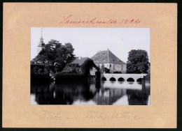 Fotografie Brück & Sohn Meissen, Ansicht Lampertswalde Bez. Leipzig, Schlossteich Mit Schloss, Brücke & Kirchturm  - Orte