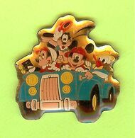 Pin's BD Minnie Mickey Dingo Donald En Voiture - 1A03 - Stripverhalen