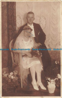 R164470 Old Postcard. Wedding Photo. Couple - World