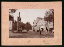 Fotografie Brück & Sohn Meissen, Ansicht Naumburg A. Saale, Lindenstrasse Mit Kriegerdenkmal, Geschäfte  - Places