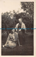 R164476 Old Postcard. Family At The Garden - World