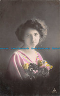 R164483 Old Postcard. Woman With Flowers. Bromide. 1914 - Monde