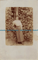 R164529 Old Postcard. Woman Near The Window. 1912 - Monde