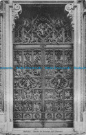 R164537 Milano. Porta In Bronzi Del Duomo - Monde