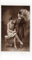 2 Femmes (mère Et Fille?) Dont Une Avec Ombrelle (M44) - Fotografie