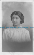 R164547 Old Postcard. Woman. U. S. A - Monde