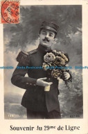 R163810 Souvenir Du 29me De Ligne. Man With Flowers. 1910 - Monde
