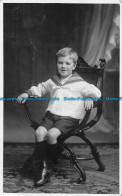 R164552 Old Postcard. Boy On The Chair. S. Powell - Monde