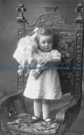 R164555 Old Postcard. Baby Girl With Toy On The Chair. Hayne - Monde