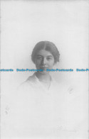 R164561 Old Postcard. Woman - Monde