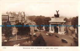 R165089 Wellington Arch And Entrance To Green Park. London. A. T. RP - Other & Unclassified