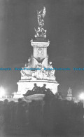 R163912 Old Postcard. Statue By Night - Monde