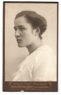 Fotografie Curt Schröder, Döbeln, Portrait Schönes Fräulein In Weisser Bluse  - Anonymous Persons