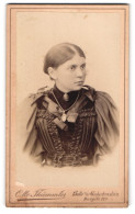 Fotografie Otto Thümmler, Halle A. S. Giebichenstein, Burgstr. 12a, Junge Dame Mit Halskette  - Personnes Anonymes