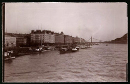 Fotografie Brück & Sohn Meissen, Ansicht Budapest, Dampfschiff Am Bootsanleger Mit Blick Zur Stadt  - Lugares