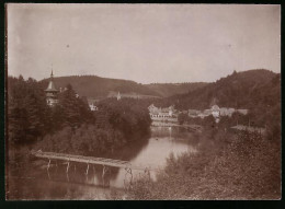 Fotografie Brück & Sohn Meissen, Ansicht Giesshübl-Sauerbrunn, Blick Auf Den Ort Mit Alter Holzbrücke  - Lieux