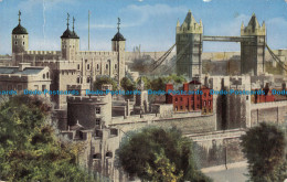 R164766 Tower And Tower Bridge. London. A. V. Fry. 1957 - Sonstige & Ohne Zuordnung