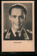 AK Schauspieler Hermann Braun Lächelt In Uniform  - Acteurs