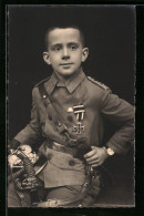 Foto-AK Kleiner Junge Als Soldat In Uniform, Kinder Kriegspropaganda  - War 1914-18