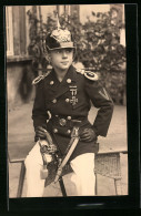 Foto-AK Knabe In Uniform Mit Pickelhaube Und Degen  - Guerre 1914-18