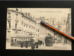 V181L - NANTES La Rue De Chateaudun Et La Cathédrale - Loire Atlantique Tram Tramway - Nantes