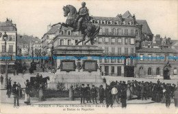 R166030 Rouen. Place De LHotel De Ville. Rue De La Republique Et Statue De Napol - Monde