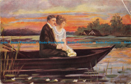 R165456 Old Postcard. Woman With Man In The Boat. H. Martini - Monde