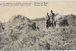 Ansichtskarte Belgisch Kongo, Besetzung DOA, 1920: Porteurs Au Repos - Sonstige & Ohne Zuordnung