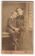Fotografie Otto Koch, Husum, Süderstr. 152, Portrait Niedliches Kinderpaar In Hübscher Kleidung  - Personnes Anonymes