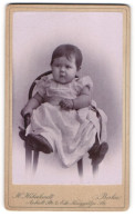 Fotografie H. Haberlandt, Berlin, Anhalt-Str. 2, Portrait Kleines Mädchen Im Niedlichen Kleidchen  - Personnes Anonymes