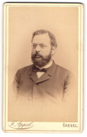 Fotografie J. Appel, Cassel, Gr. Friedrichstr. 3, Portrait Stattlicher Herr Mit Vollbart Und Zwicker  - Personnes Anonymes