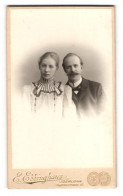 Fotografie E. Ebbinghaus, Iserlohn, Hagenerstr. 61, Portrait Eines Elegant Gekleideten Paares  - Personnes Anonymes
