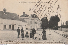 A21- 78) OUDAN - PLACE DU CYGNE - AVENUE DE LA REPUBLIQUE- (ANIMMEE - VILLAGEOIS - 2 SCANS) - Houdan