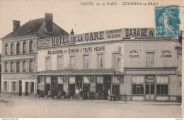 A7- 76) GOURNAY EN BRAY - DEVANTURE DE L HOTEL DE LA GARE - (ANIMEE) - Gournay-en-Bray