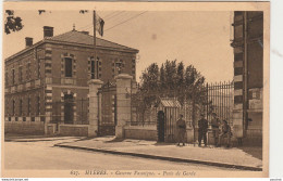 A3-83) HYERES (VAR) CASERNE VASSOIGNE - POSTE GARDE  - (ANIMEE - MILITAIRES - 2  SCANS) - Hyeres