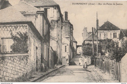 A2- 61) DOMFRONT (ORNE) RUE PALAIS JUSTICE - (ANIMEE - VILLAGEOISES - 2 SCANS) - Domfront