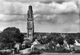 CPSM  LAMPAUL-GUIMILIAU -  Ensemble Du Bourg Dominé Par L'imposant Clocher De 1573 (avant D'être Brisé Par La Foudre.. - Lampaul-Guimiliau