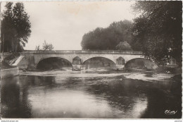 VITRY LE FRANCOIS - VILLE MARTYRE TOTALEMENT DETRUITE PAR LES BOMBARDEMENTS PONT DES INDES - (1953 -2 SCANS)    - Vitry-le-François