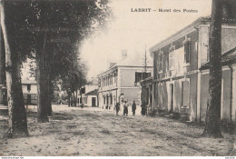 B8- 40) LABRIT (LANDES) HOTEL DES POSTES  - (ANIMEE - VILLAGEOIS - 2 SCANS) - Labrit