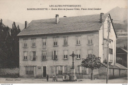 B6-04) BARCELONNETTE (LES ALPES PITTORESQUES) ECOLE LIBRE DE JEUNES FILLES , PLACE AIME GASSIER - (ANIMEE - 2 SCANS) - Barcelonnette