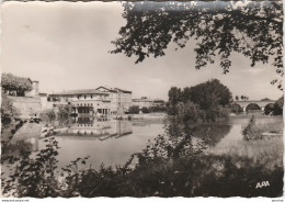 B4-09) SAVERDUN (ARIEGE) L'USINE ELECTRIQUE ET PONT SUR L'ARIEGE  - (2 SCANS) - Altri & Non Classificati