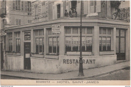 B3- 64) BIARRITZ - HOTEL SAINT JAMES - (ANIMEE - PERSONNAGES - 2 SCANS)  - Biarritz