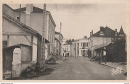 B1- 47) DAUSSE (LOT ET GARONNE) AVENUE DE TOURNON -  (CLICHE VIGOUROUX , PENNE D'AGENAIS - 2 SCANS) - Andere & Zonder Classificatie