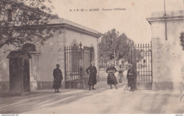 C11- ALGER - LA CASERNE D ' ORLEANS  - ANIMEE - MILITAIRES - ZOUAVES -  ( 2 SCANS ) - Alger